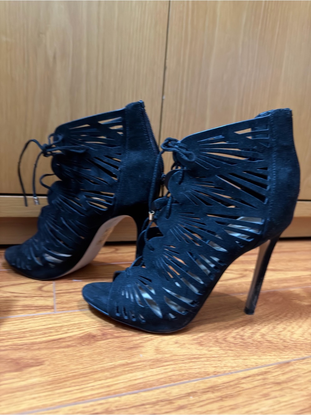 Women's Black Cutout Lace-Up Heeled Sandals - Picture 3 of 4